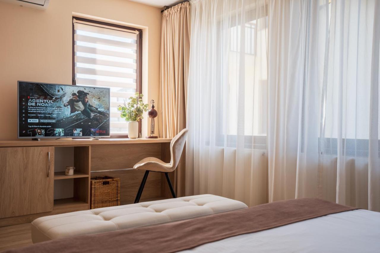 Roots Villa Redwood Brasov Bagian luar foto