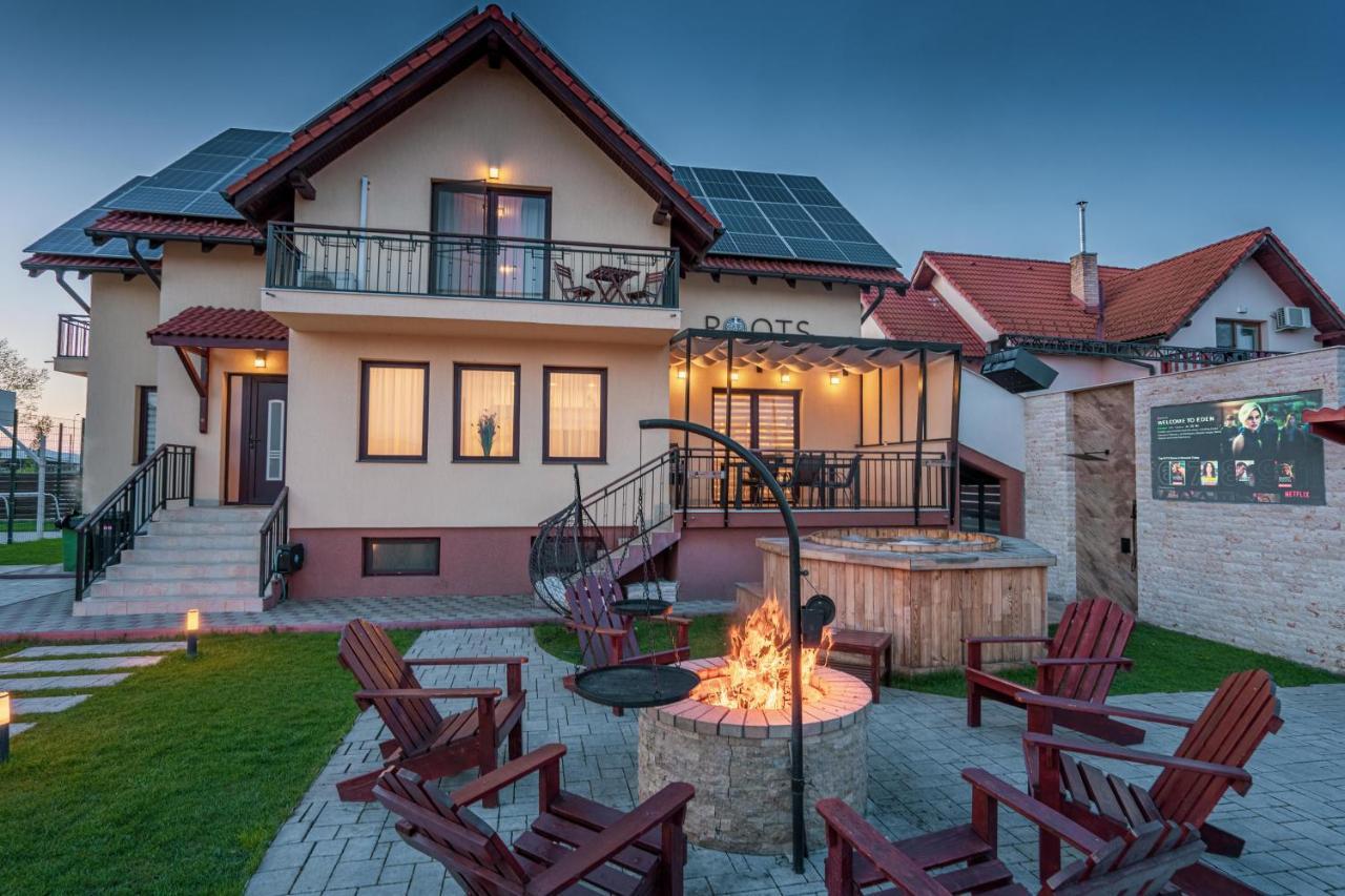 Roots Villa Redwood Brasov Bagian luar foto