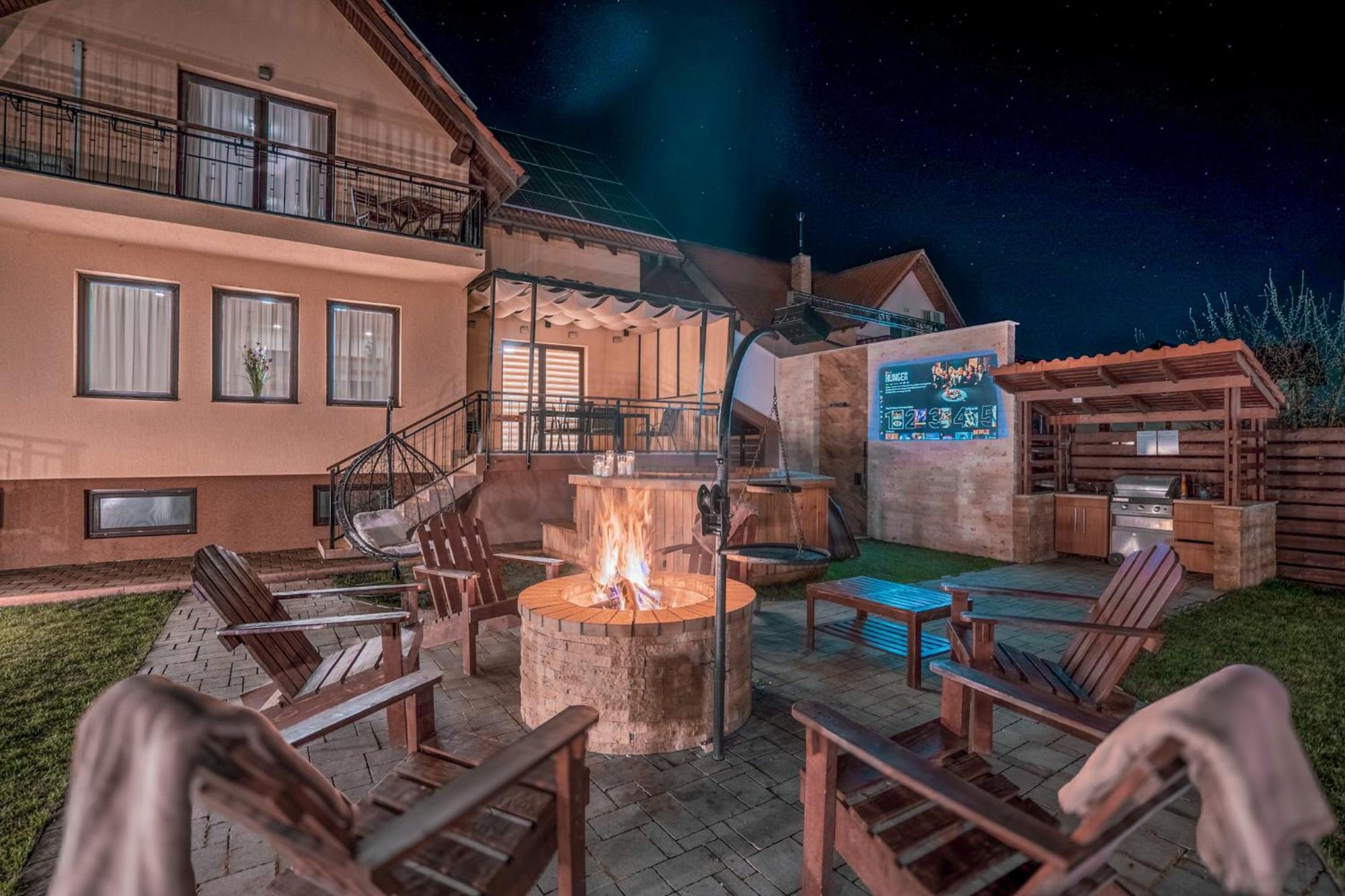 Roots Villa Redwood Brasov Bagian luar foto